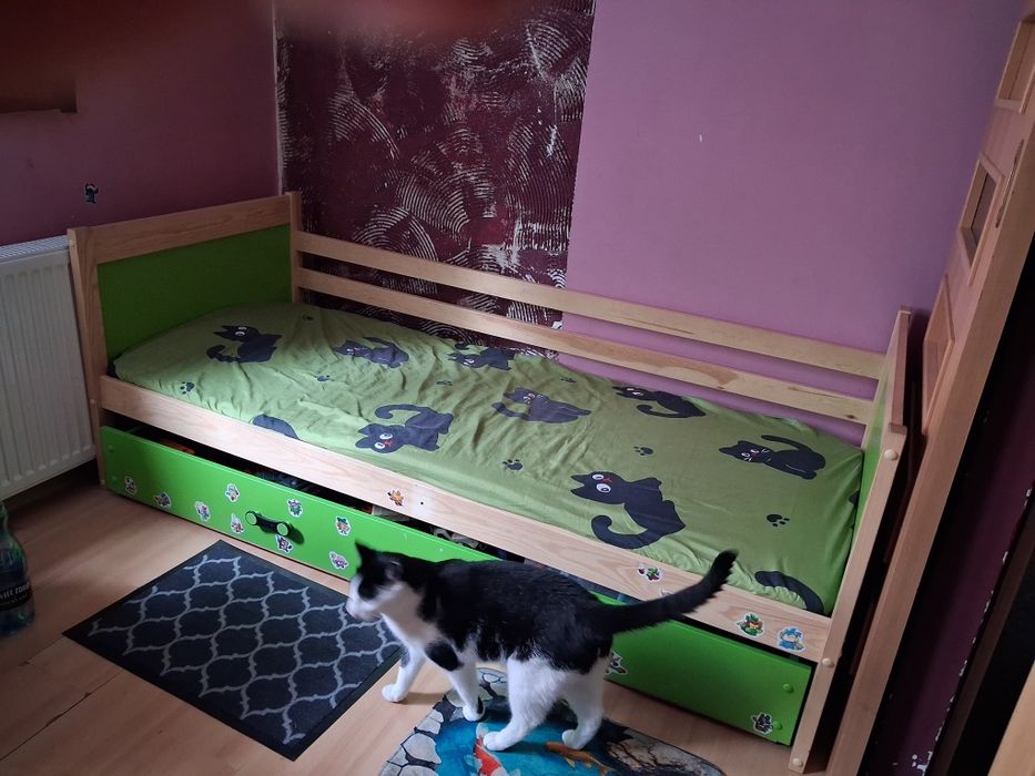 Tapczan młodzieżowy 2 lata używany
