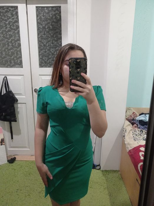 Гарна жіноча сукня