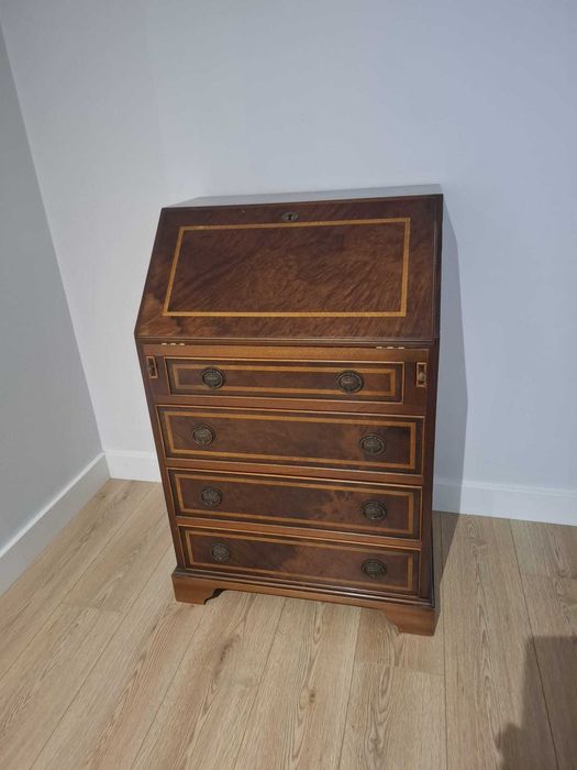 Escrivaninha sala 8 & 80 em ótimo estado