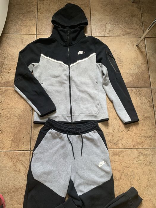 Nike Tech Fleece. L