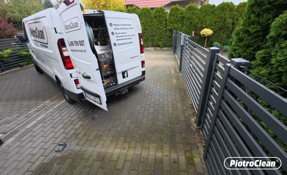 Usługi mycia ciśnieniowego: bruk, elewacja, dach. Mycie paneli PV.