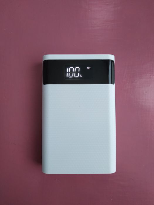 Power Bank с дисплеем на 12800mAh