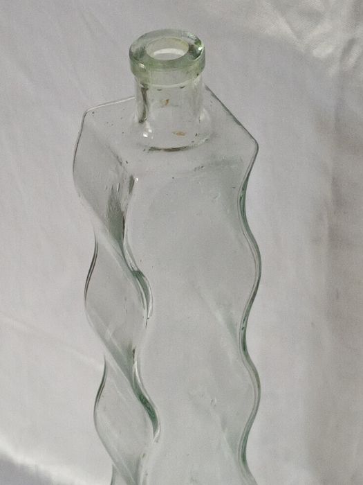 Бутылка стеклянная  "волна"