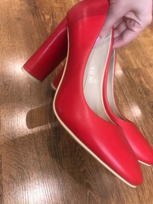 Sprzedam buty na słupku