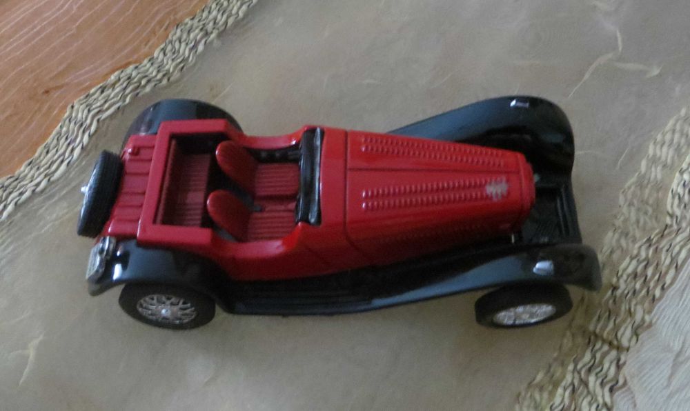 Carro de coleção Jaguar SS - 100 - Vermelho ,em Metal escala 1:43