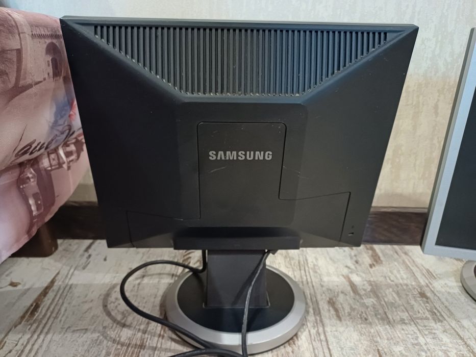 монитор Samsung SyncMaster 740N