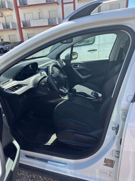 Peugeot.    2008