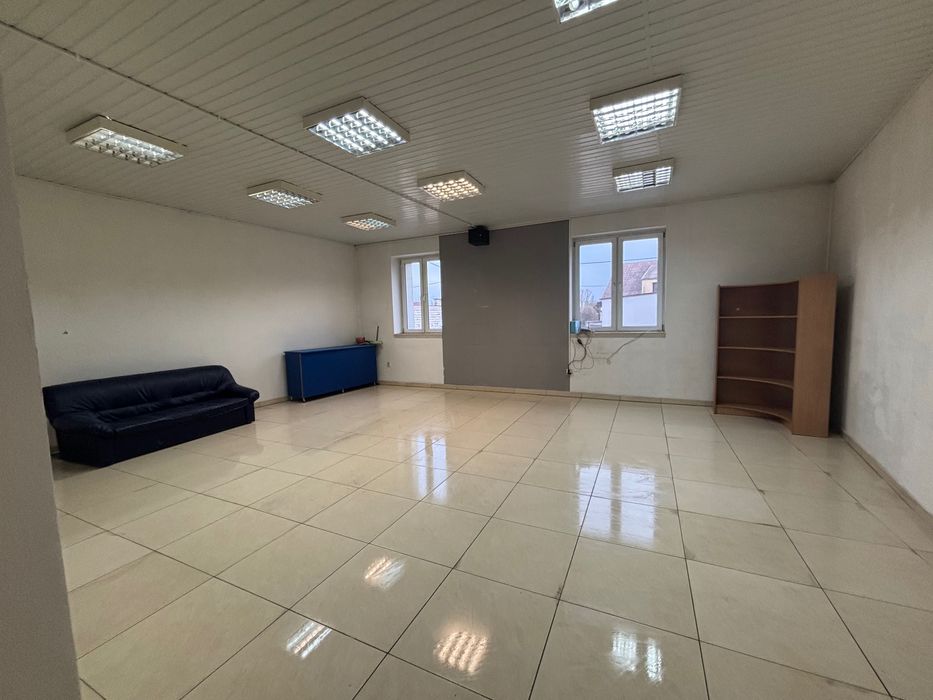Lokal 120m2 Zaplecze WC Parking