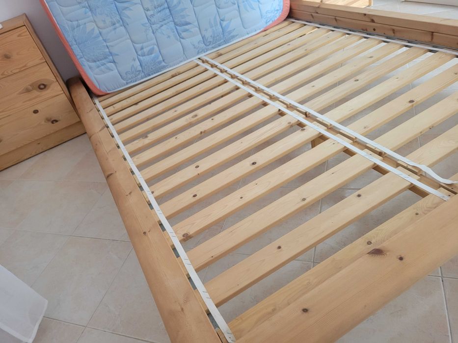 Cama de casal madeira e colchão