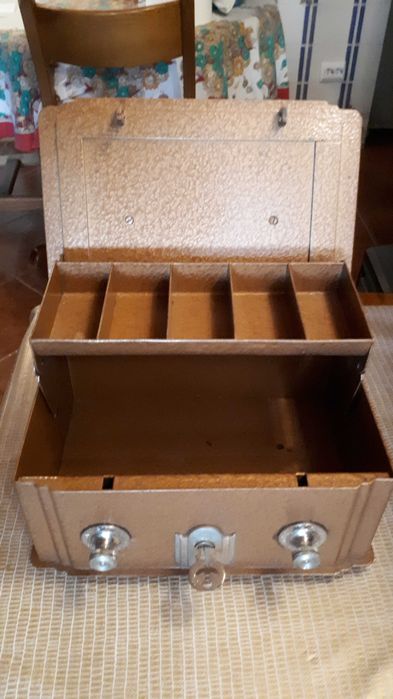 Cofre com segredo e chave