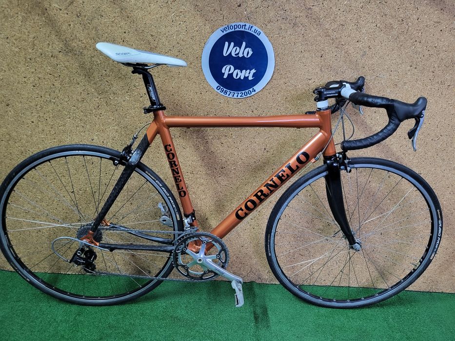 Шосейний карбон-алюмінієвий велосипед Cornelo / Campagnolo veloce