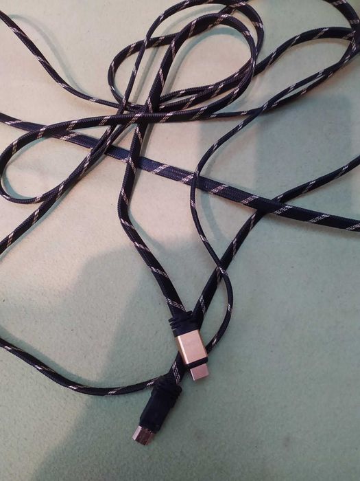 Kabel HDMI o długości 5m.
