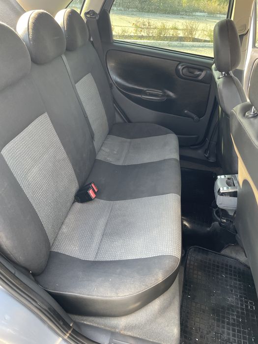 Opel corsa 2004 року