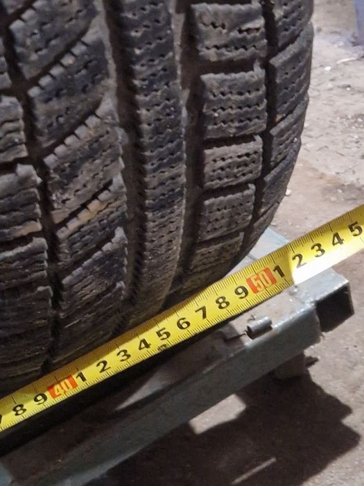 Пневматичний підіймач коліс для шиномонтажного стенду