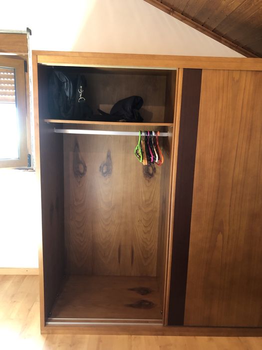 Roupeiro como novo. Tem apenas uns meses. Qualidade excelente.