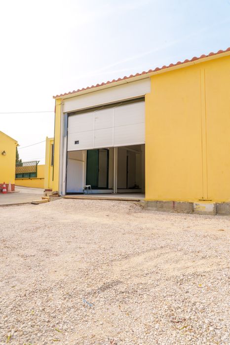 ARRENDA-SE ARMAZÉM — Arruda dos Vinhos