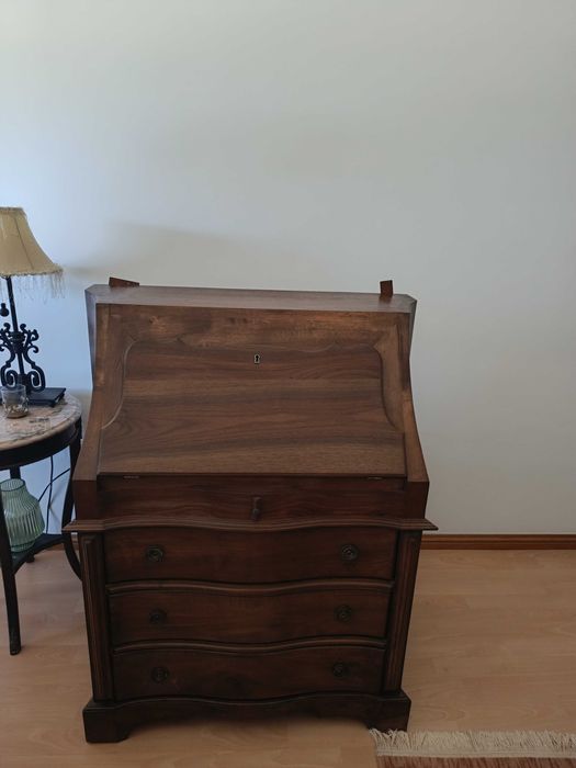 Secretária/ vitrine estilo clássico em mogno