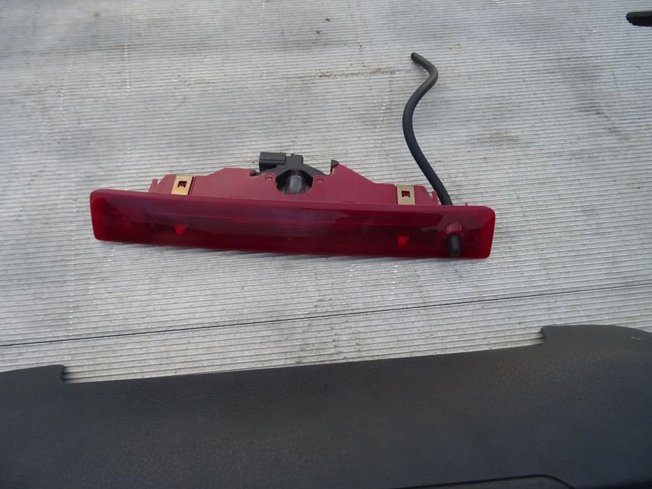 DACIA LODGY LAMPA STOP Z KLAPY TYL CZESCI ROZNE WARTO PYTAC