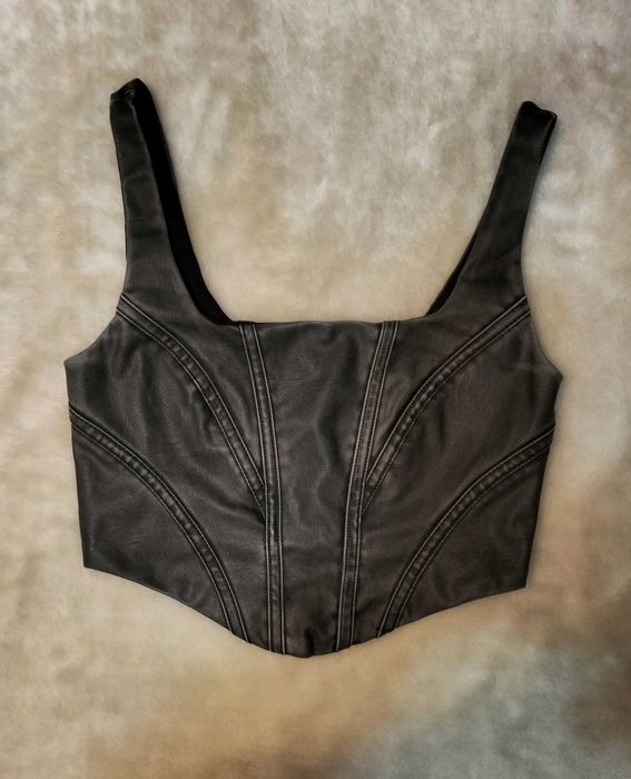 Top cinzento em pele sintética, tam. S, Stradivarius