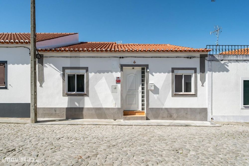 Moradia Térrea T5 com Piscina Totalmente Renovada para habitação ou in