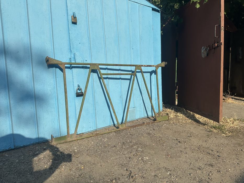 Оградка забор железный