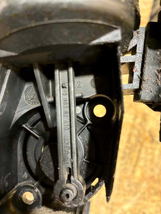 gruszka zawór podciśnienia audi 1.6 ALZ