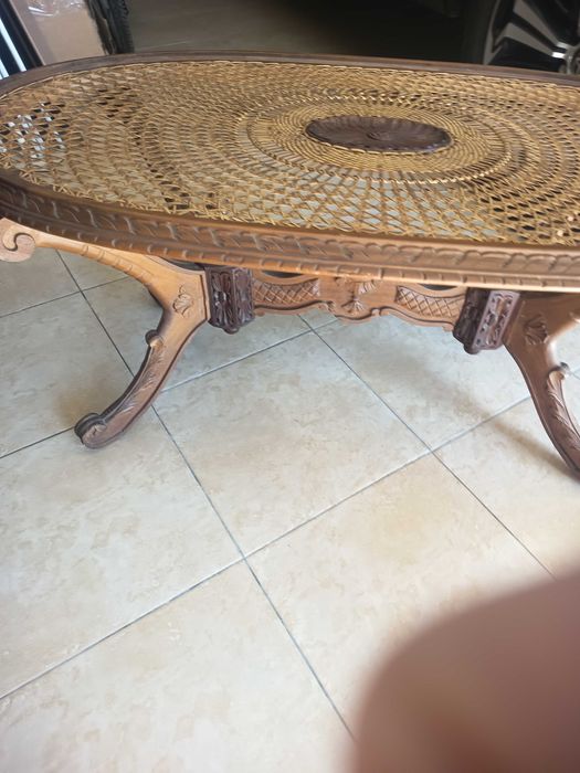 Mesa de centro com palha