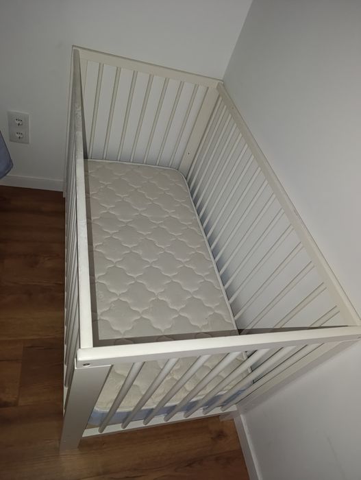 Cama de grades com colchão