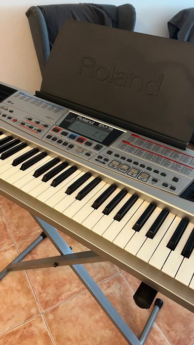 Teclado em-15 Roland