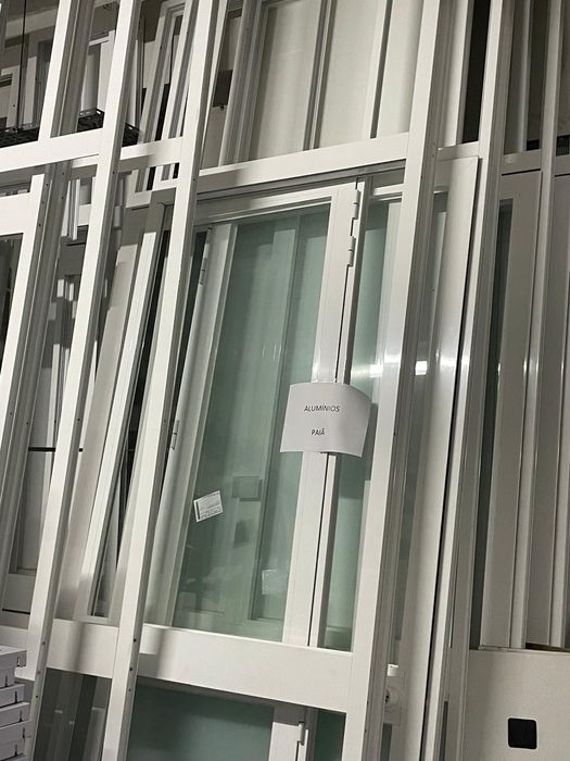 Divisorias em alumino e vidro