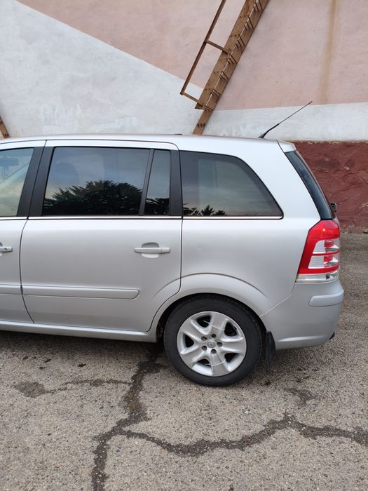 Продам автомобіль Opel Zafira B