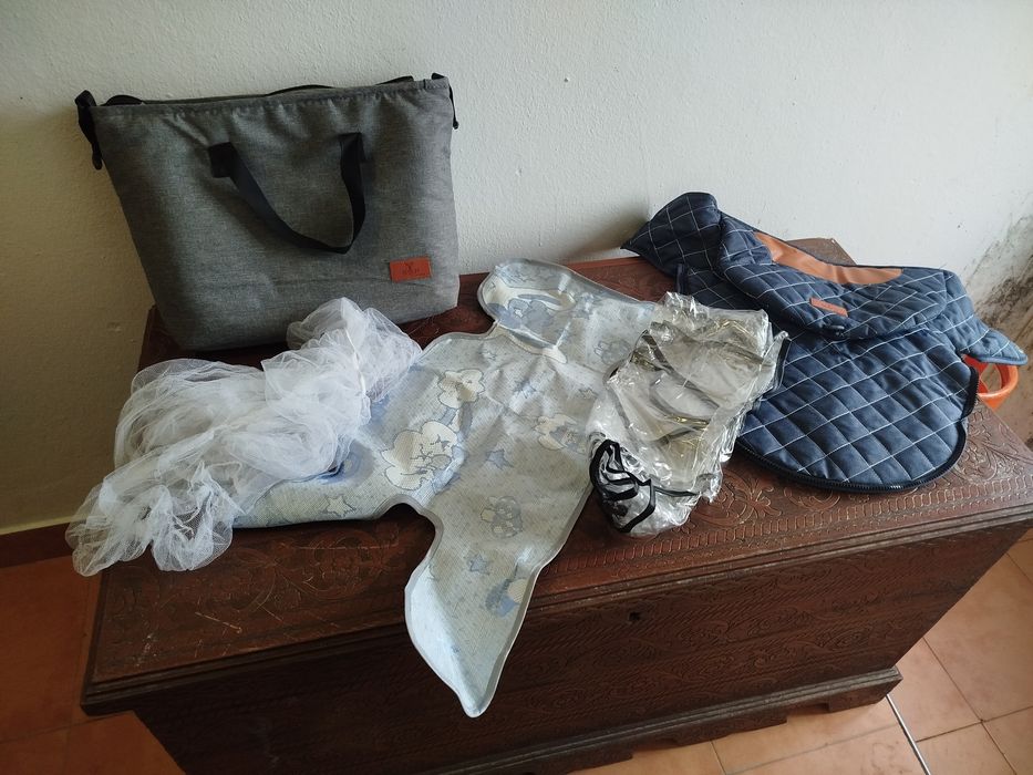 Carrinho de bebê 3 em 1 multifunções semi novo