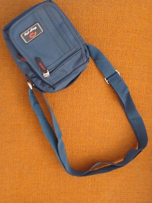 Bolsa tiracolo homem pequena