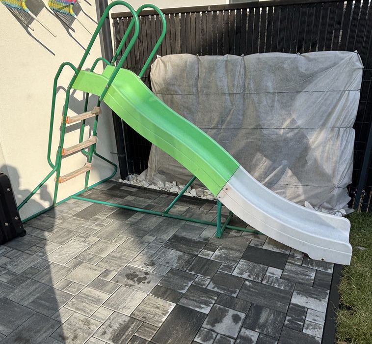 Mega duza zjezdzalnia ogrodowwa