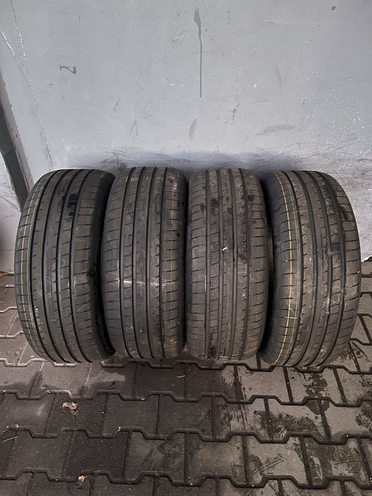 255/45R20 105W Good Year Eagle F1