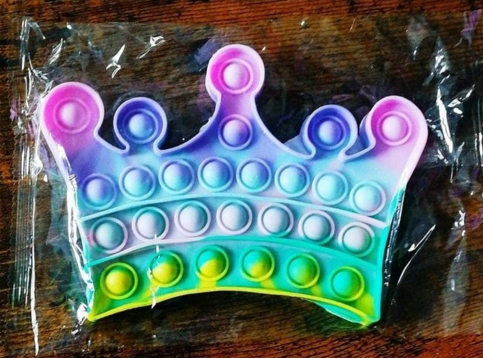 Popit pop it zabawka sensoryczna tęczowa korona dzień kobiet prezent