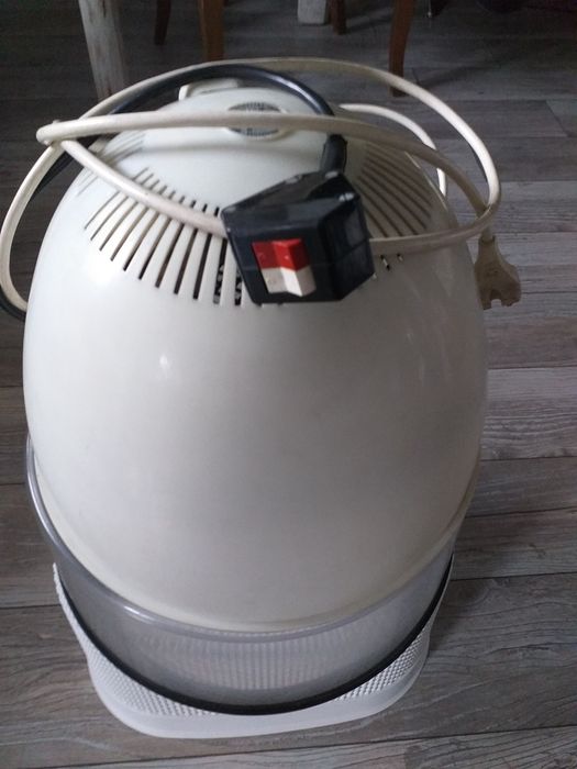 Sprzedam suszarkę do włosów.