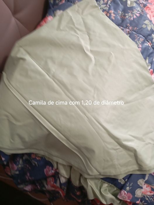 Colcha de casal com almofadas, travesseiros e camilhas. Oferta sanefa