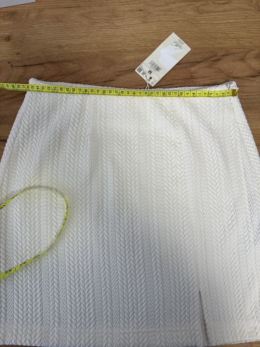 Спідниця білого кольору