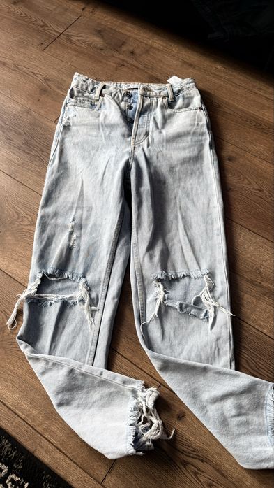 Jeansy boyfrend z dziurami rozmiar xs