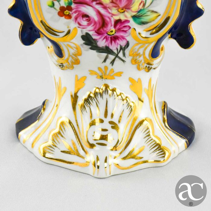 Jarra de Altar, Porcelana Artibus, 32 cm de altura, pintada à mão