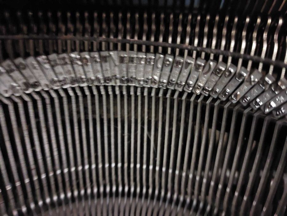 Máquina de escrever antiga Torpedo Dynacord