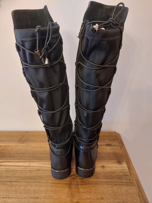 Botas altas marca XTI tamanho 38