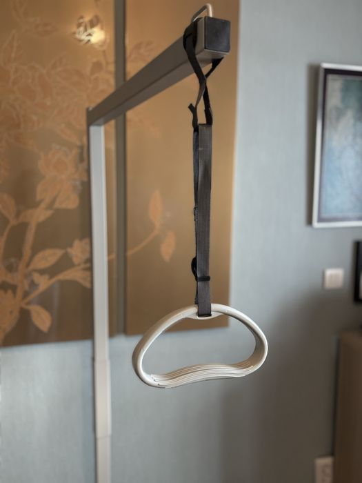 Pendural com base de chão para cama