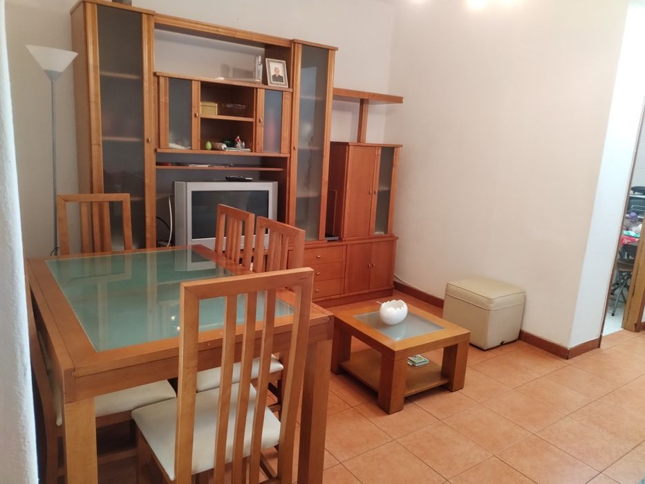 Sala em madeira completa