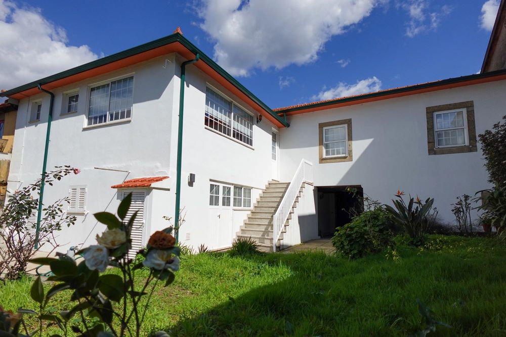 Moradia central e renovada junto ao Rio Douro, no Norte de Portugal