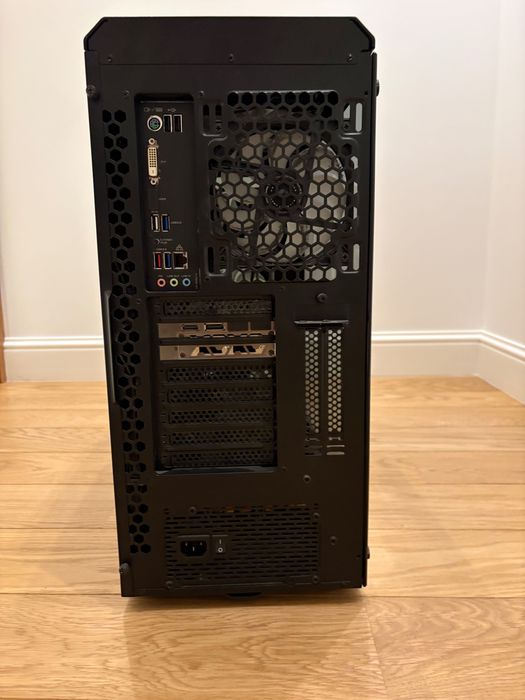 Komputer RTX 3070 i Razen 7 do gier i pracy