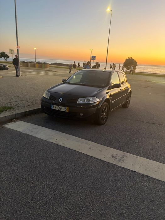 Renault Megane preto