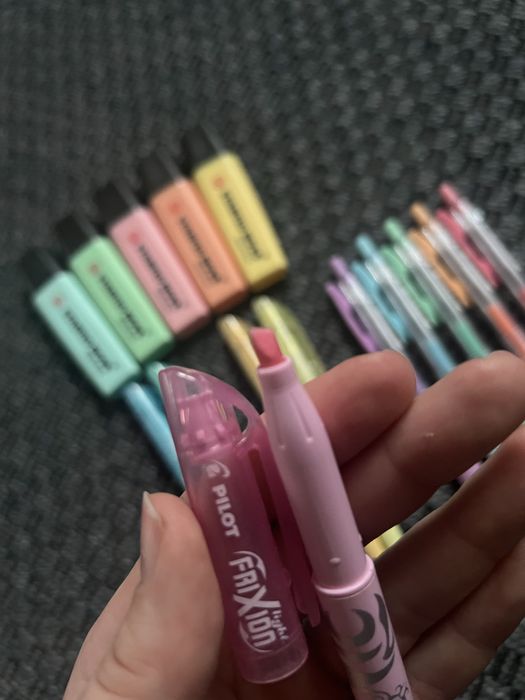 Zestaw stabilo boss pastel, pilot frixion długopisy zebra sarasa cli