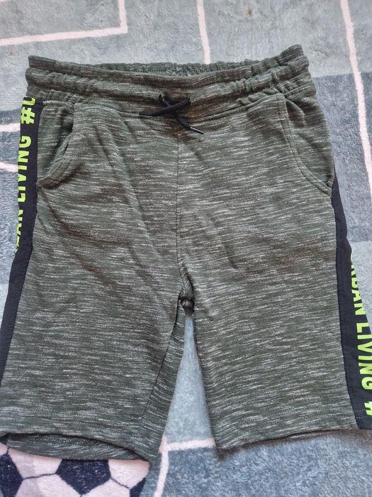 Krotkie spodenki Y.F.K 134/140 cm